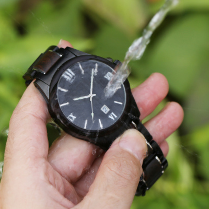 Montre-Noire-Homme-Bois-de-Santal