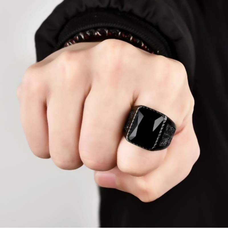 Bague-Homme-Noire-Design-Raffine