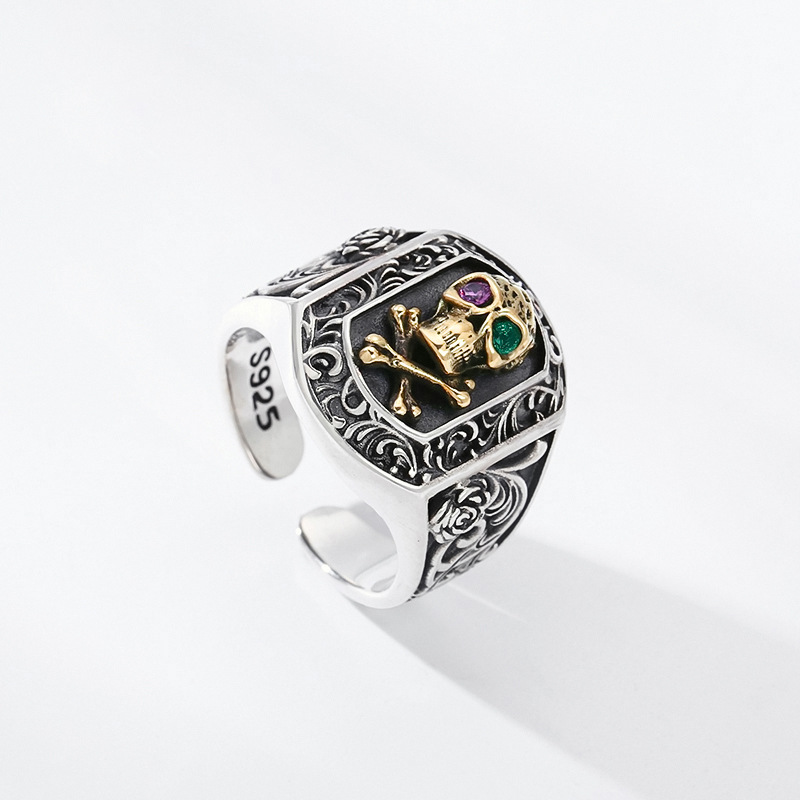 Bague-Tete-de-Mort-en-Argent