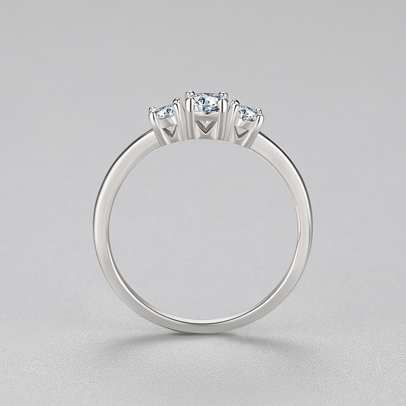 Bague-de-Fiancaille-Or-Blanc-Beaute-Discrete