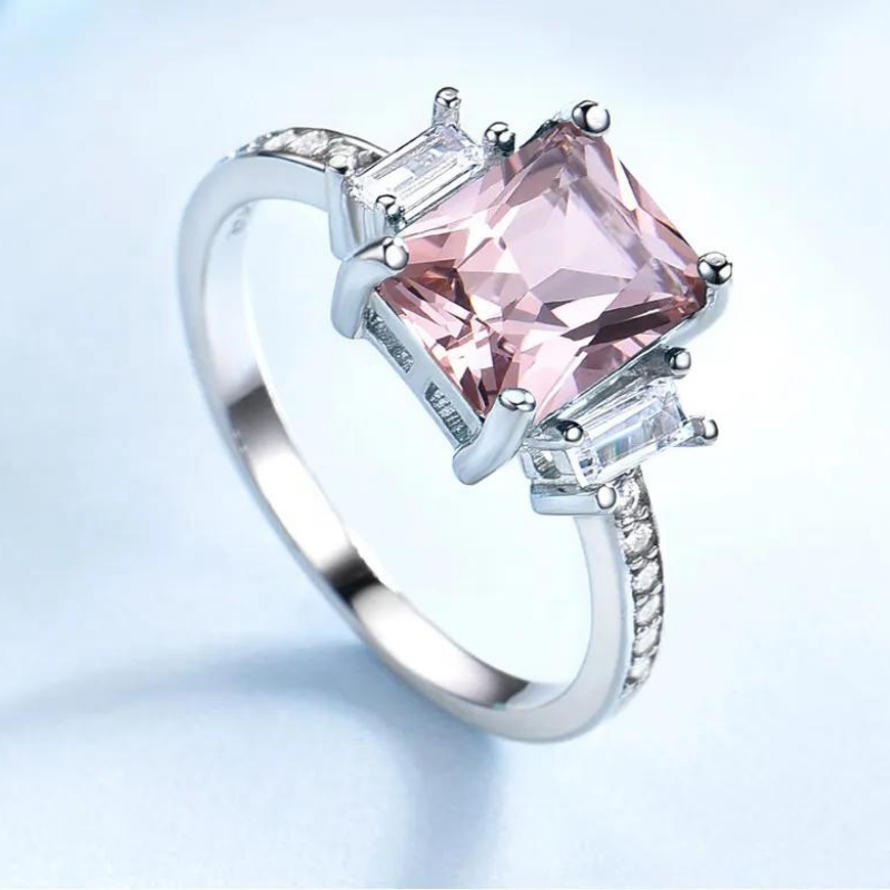 Bague-de-Fiancailles-avec-Pierre-Rose