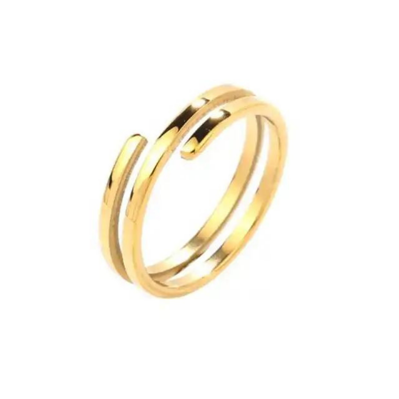 Grosse-Bague-Femme-Elegance-et-Modernite